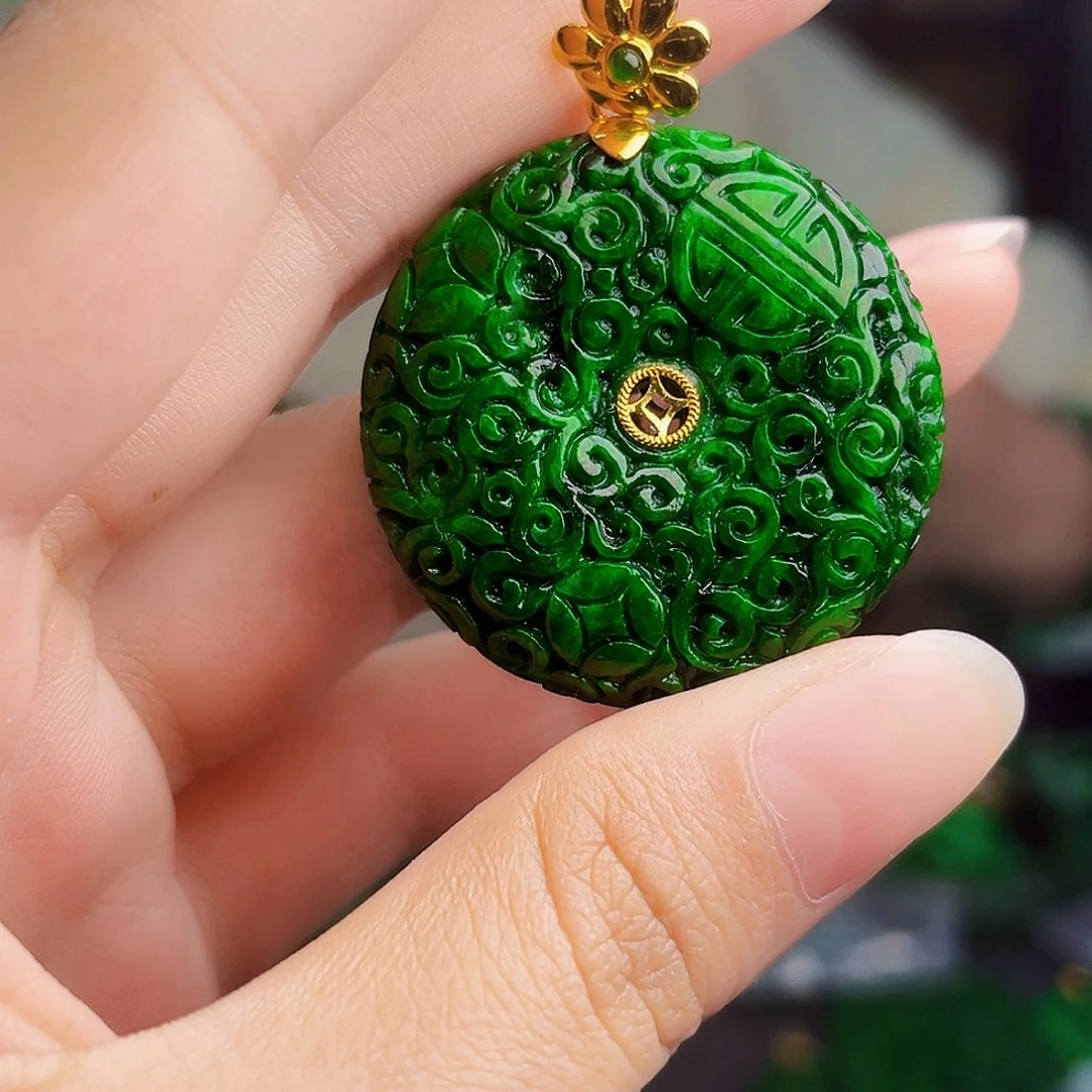 颈饰18K金镶嵌翡翠多样性