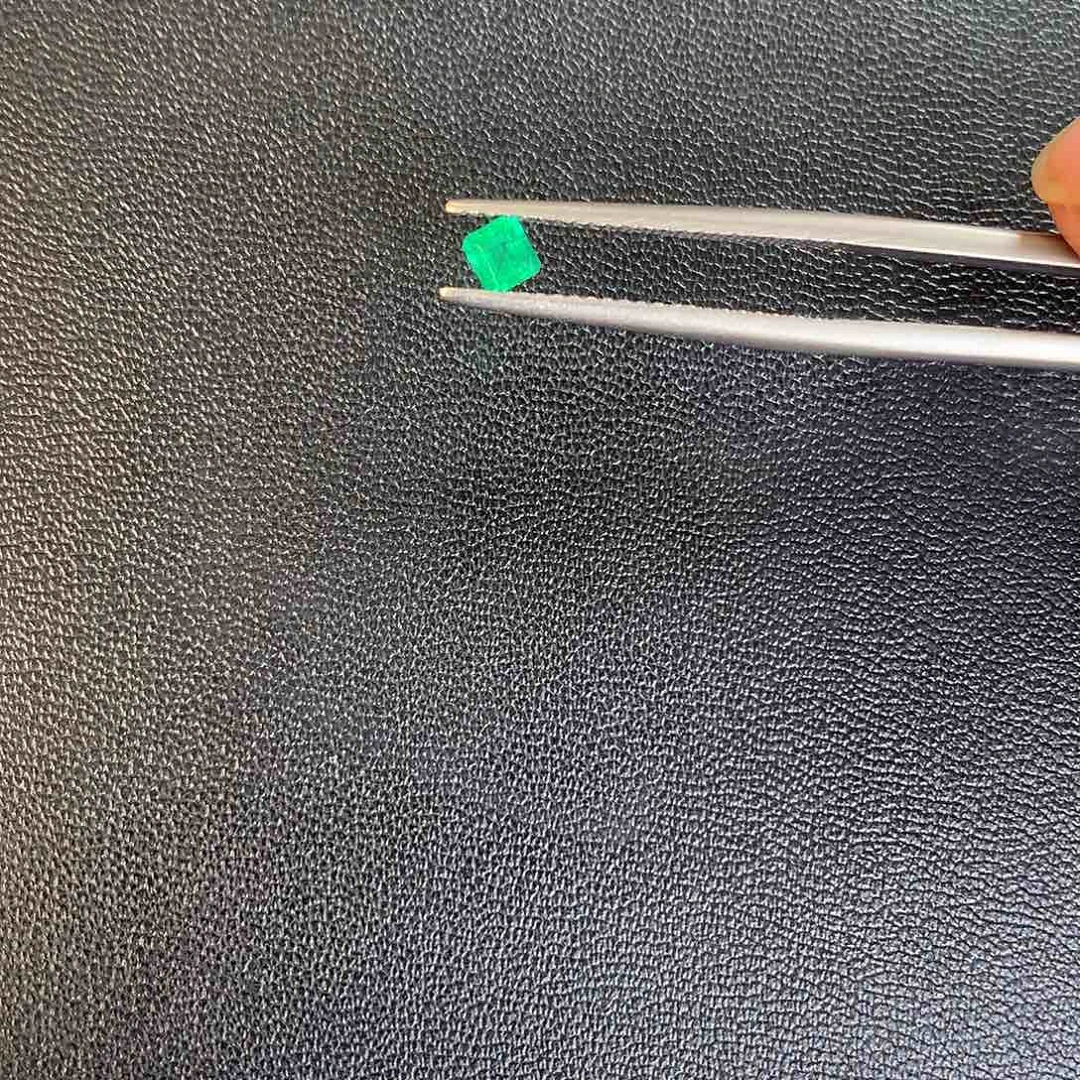 裸石未镶嵌祖母绿爱****猫精品