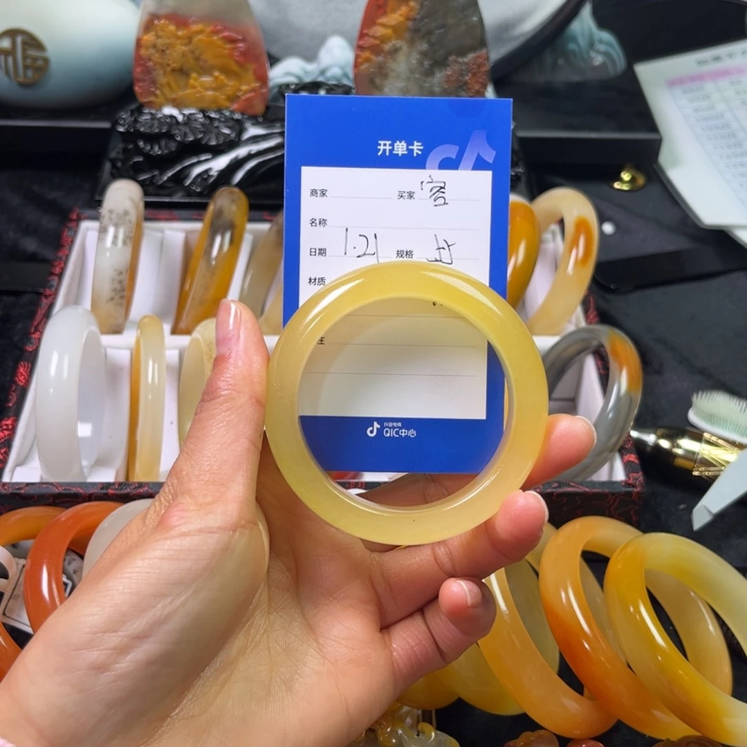 石英质玉（黄龙玉）手镯未镶嵌容