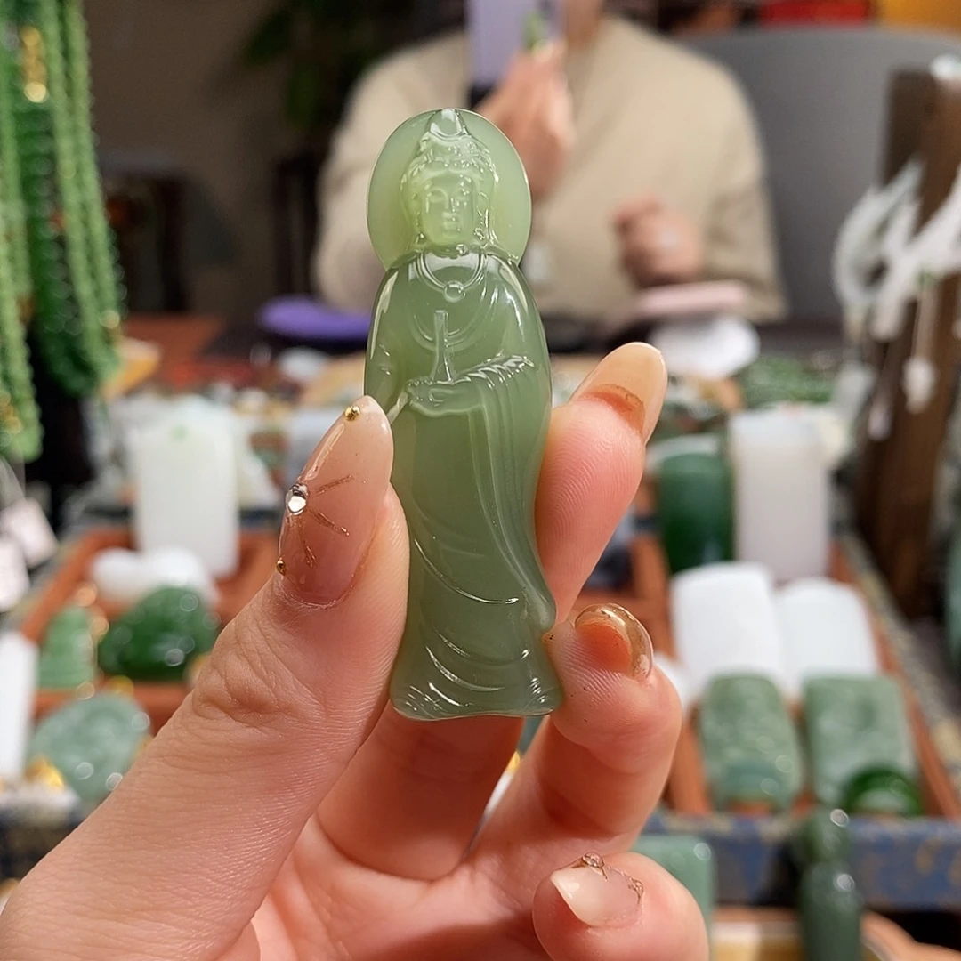 和田玉未镶嵌吊坠(赠链)