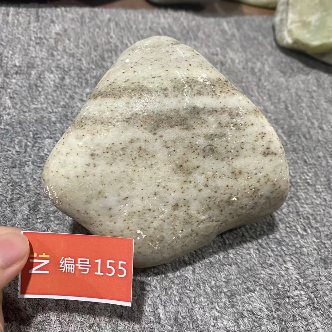 新疆玉料原石发一件编号155