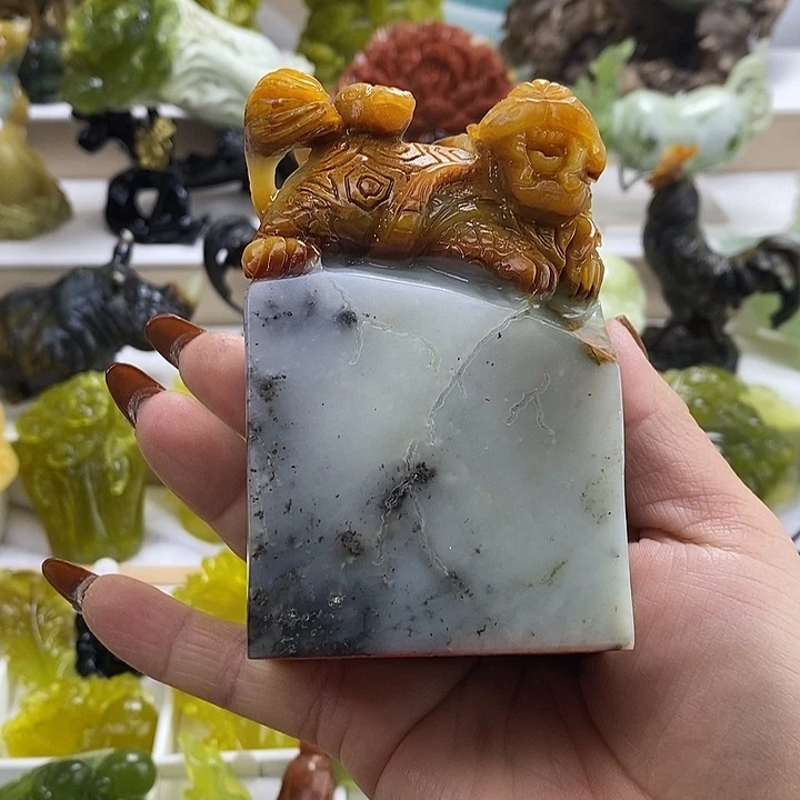 慎***笑蛇纹石玉未镶嵌手把件