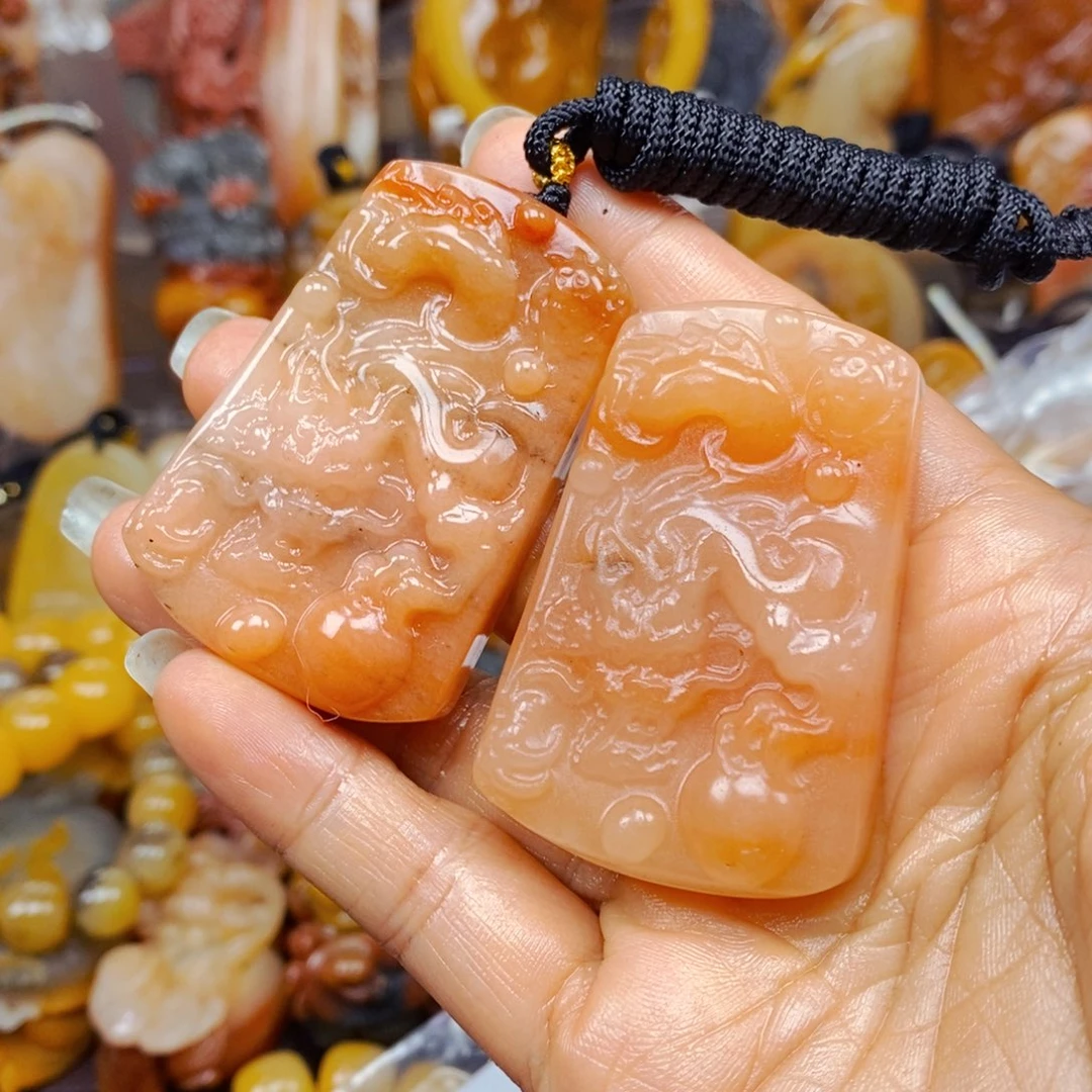 石英质玉（黄龙玉）未镶嵌颈饰