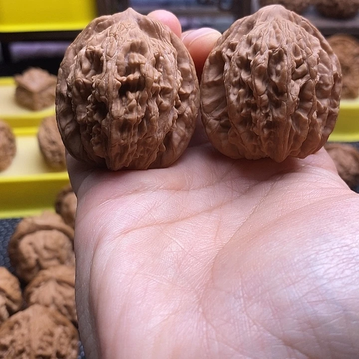 文玩核桃吊坠麦穗虎头40