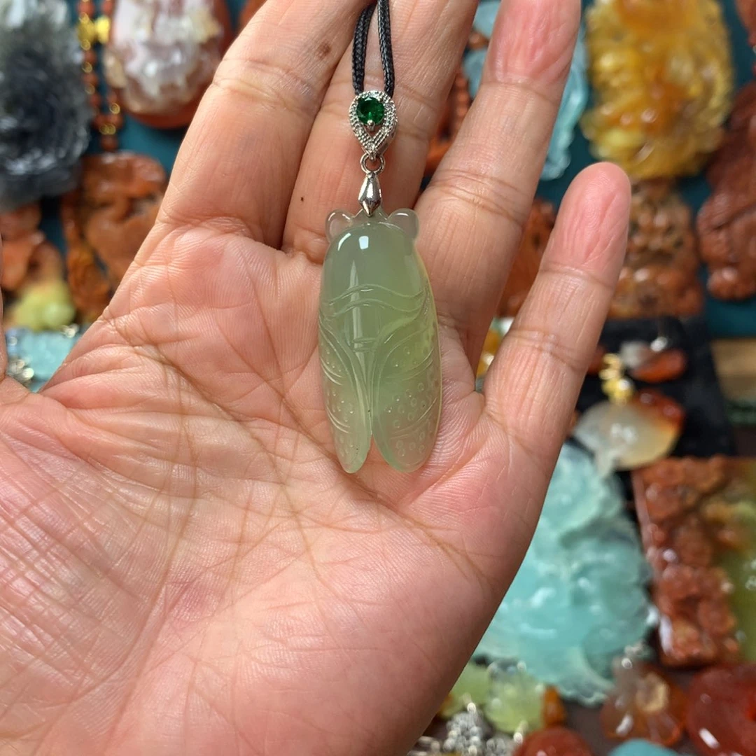 蛇纹石玉挂坠未镶嵌