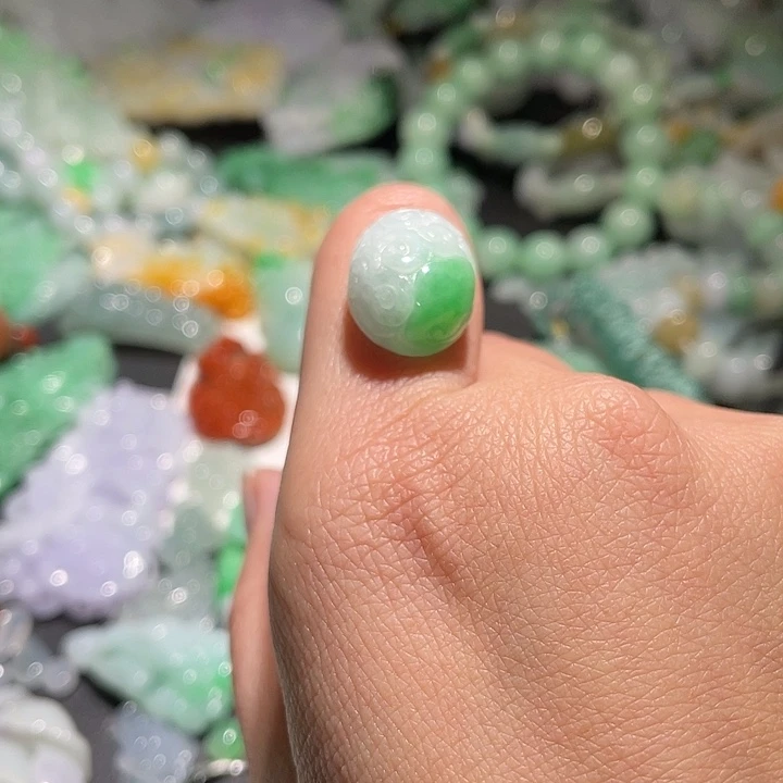 颈饰未镶嵌翡翠天