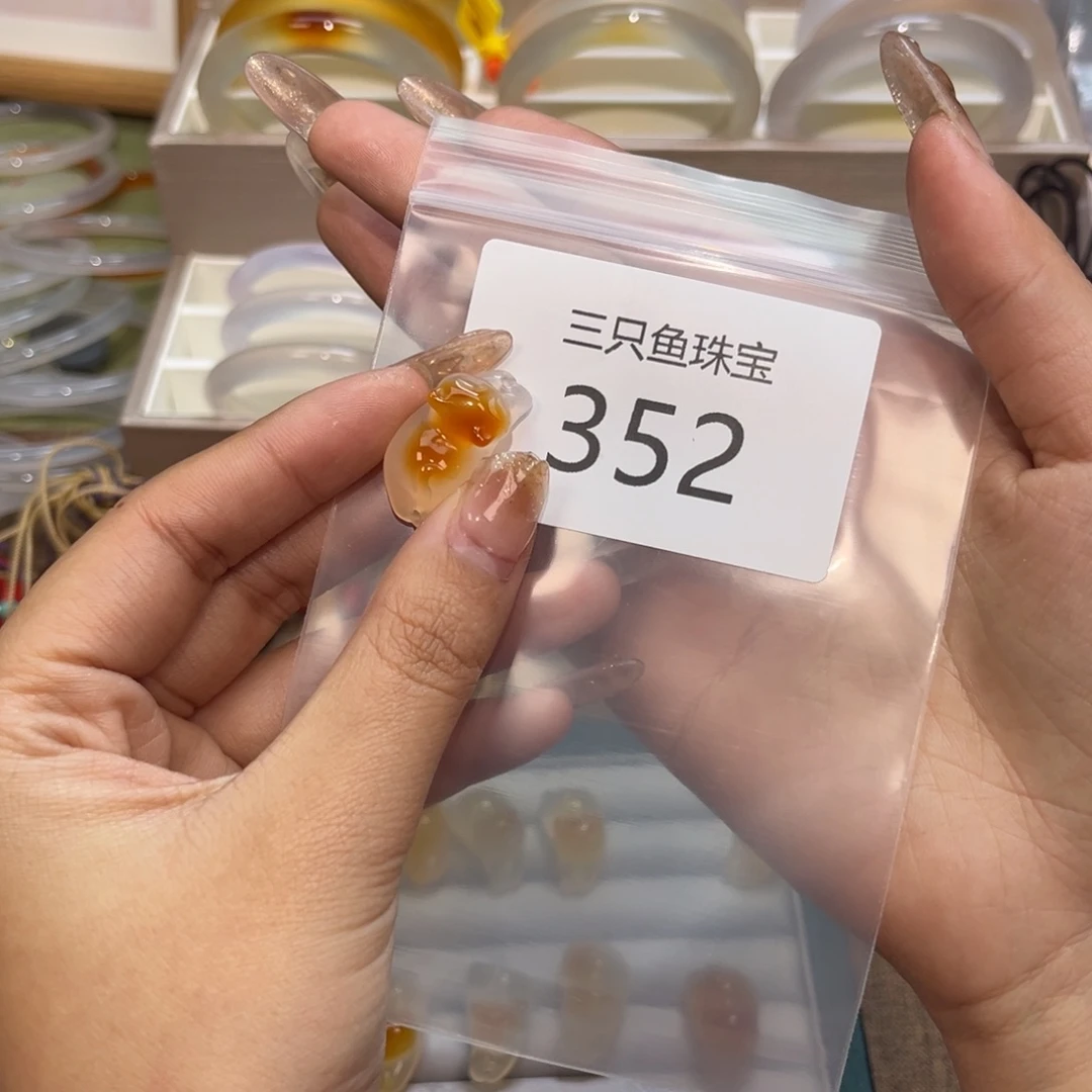 玛瑙/玉髓颈饰未镶嵌松**.