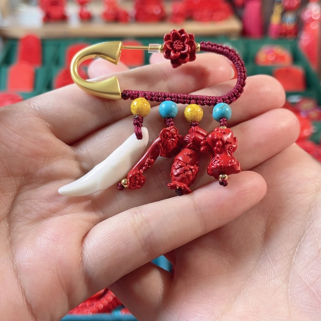 天然辰砂含辰砂工艺品别针压惊