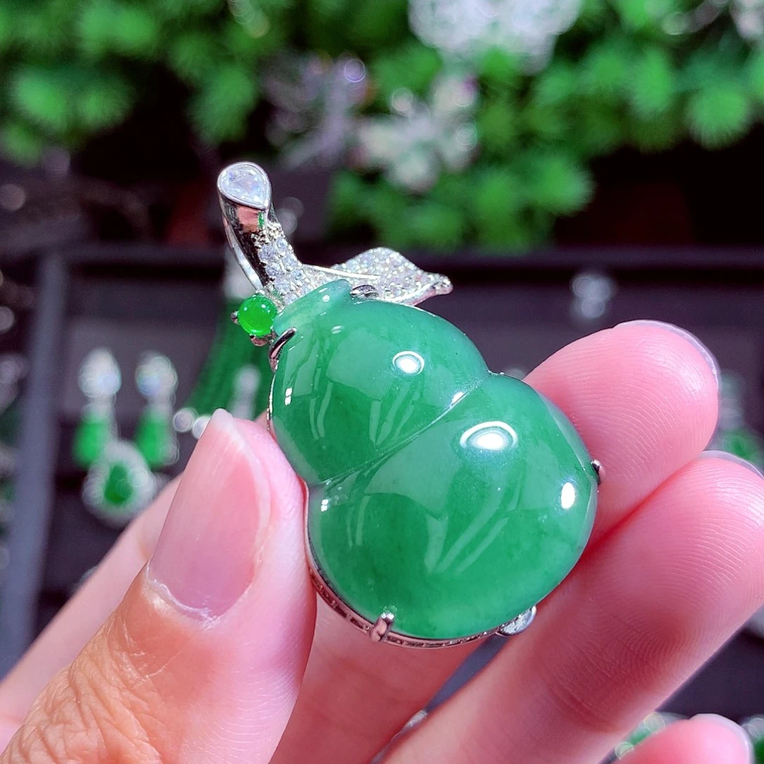 颈饰未镶嵌翡翠天然