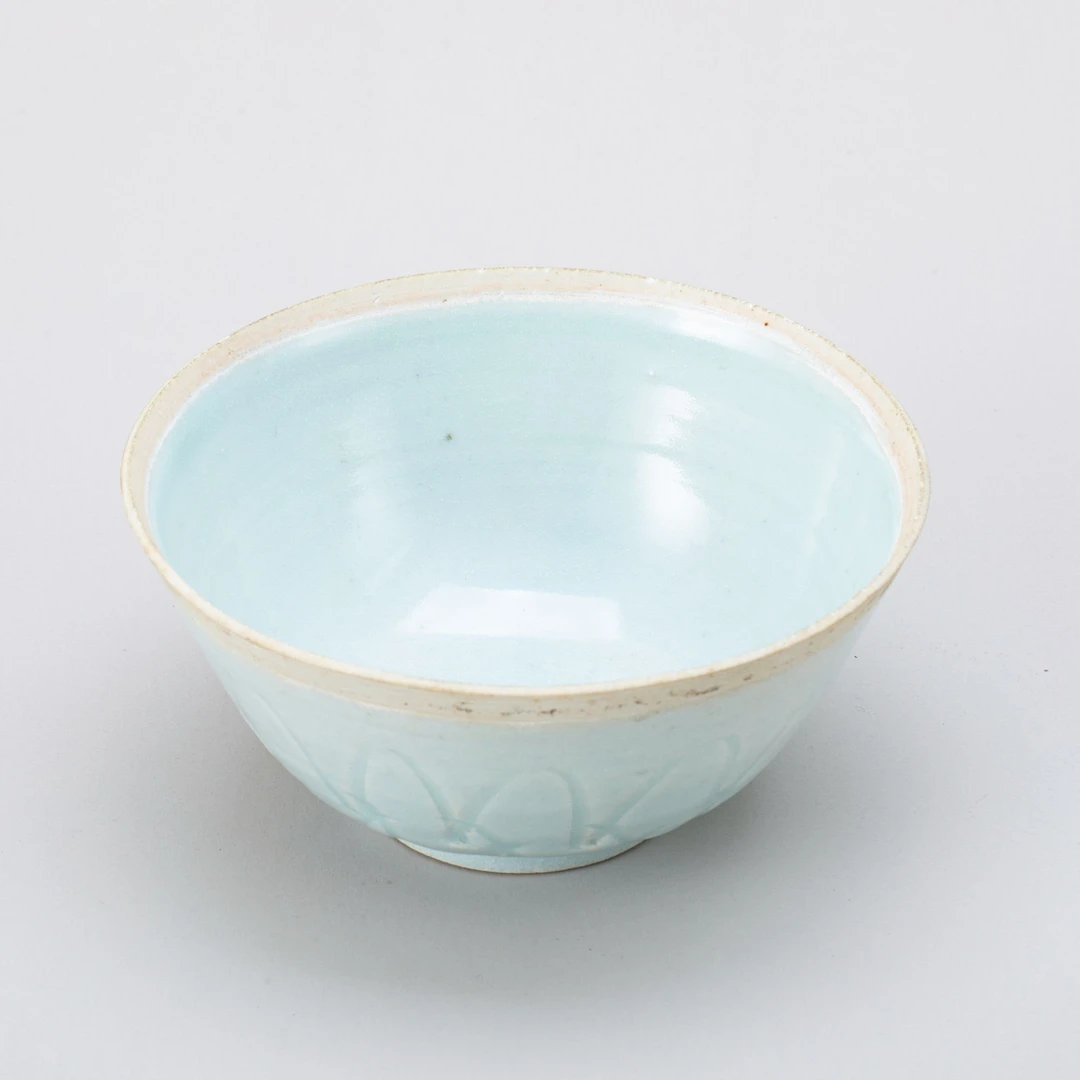 【拍卖】29、~青白釉外刻莲瓣纹碗