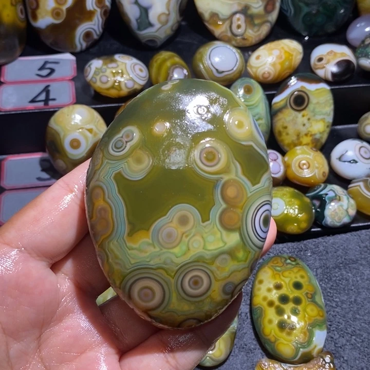 昆***香玛瑙/玉髓未镶嵌珠宝半成品