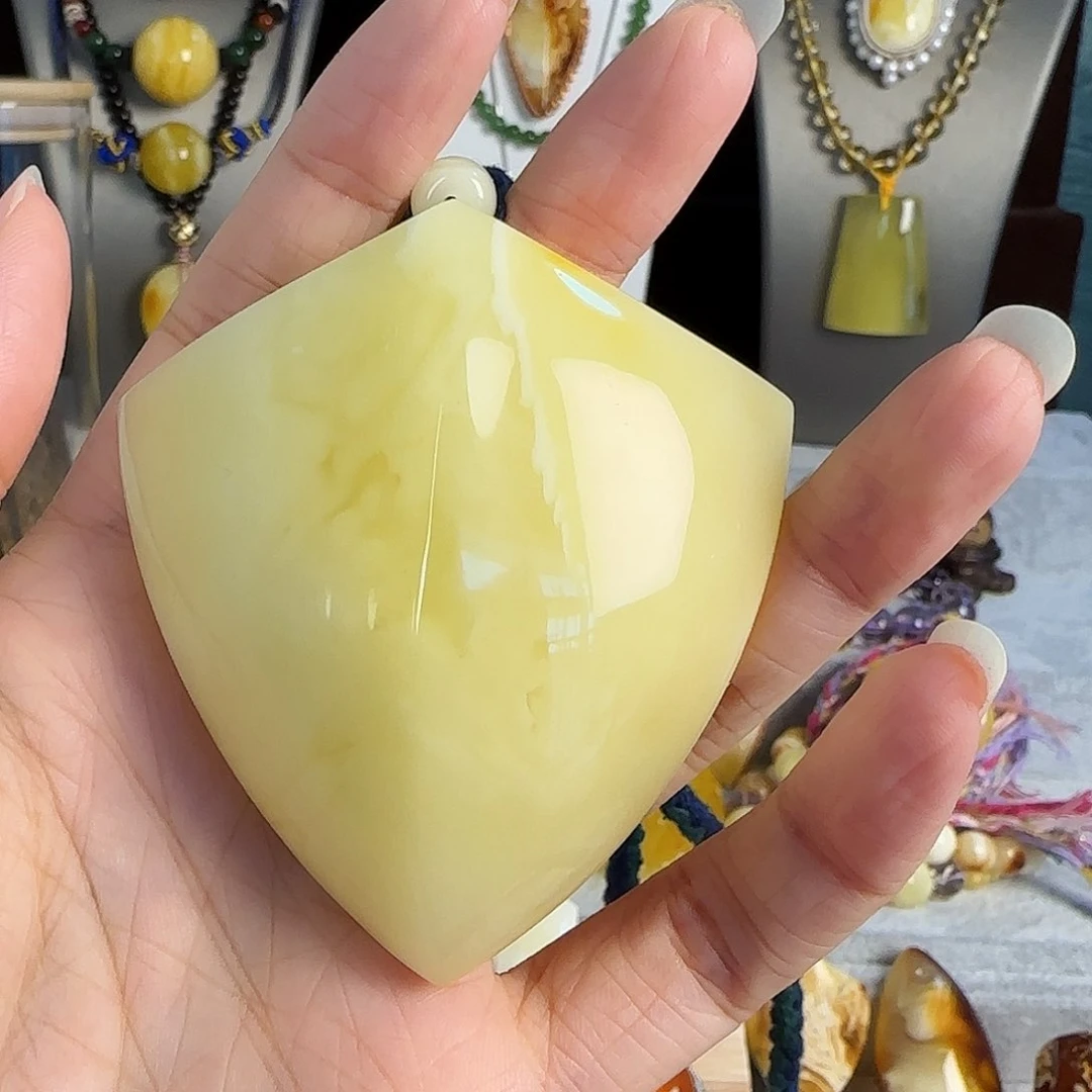 未镶嵌颈饰琥珀蜜蜡大盾牌吊坠