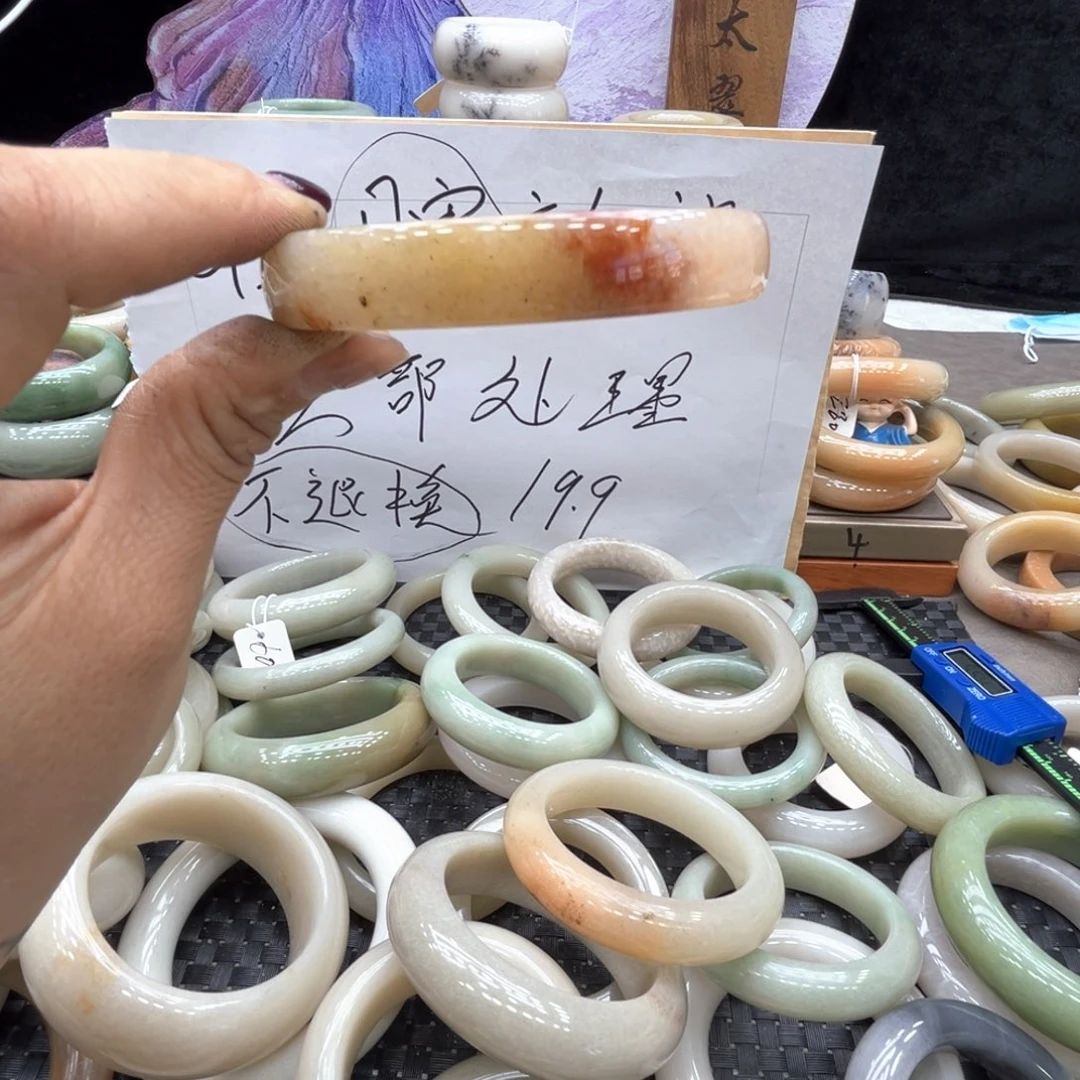 ****凤石英质玉未镶嵌手镯