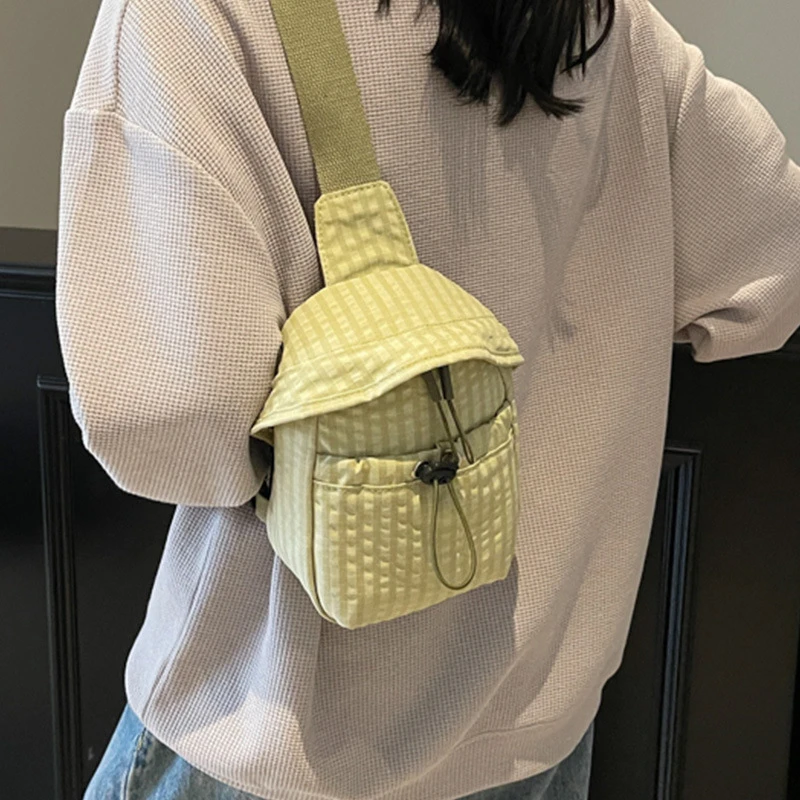 2025新款流行洋气斜挎包高级感时尚胸包个性小包女户外纯色单肩包