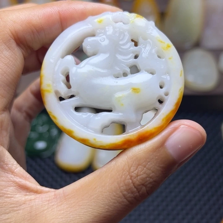 颈饰未镶嵌和田玉