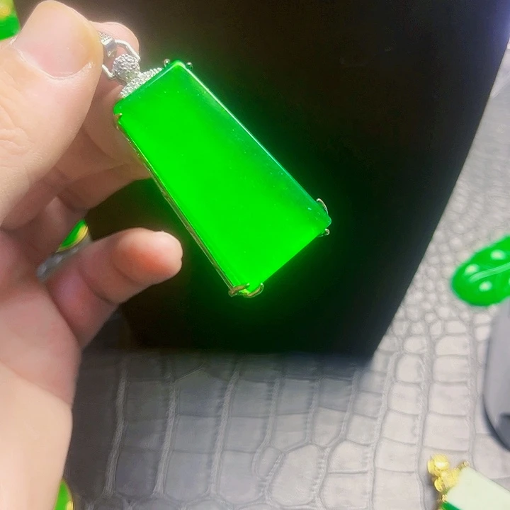 颈饰银S925镶嵌翡翠