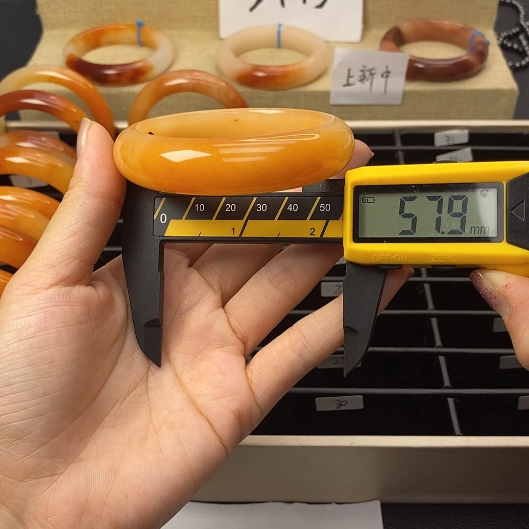 未镶嵌石英质玉（黄龙玉）手镯12号