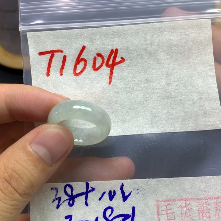 ：***）未镶嵌定制翡翠戒圈