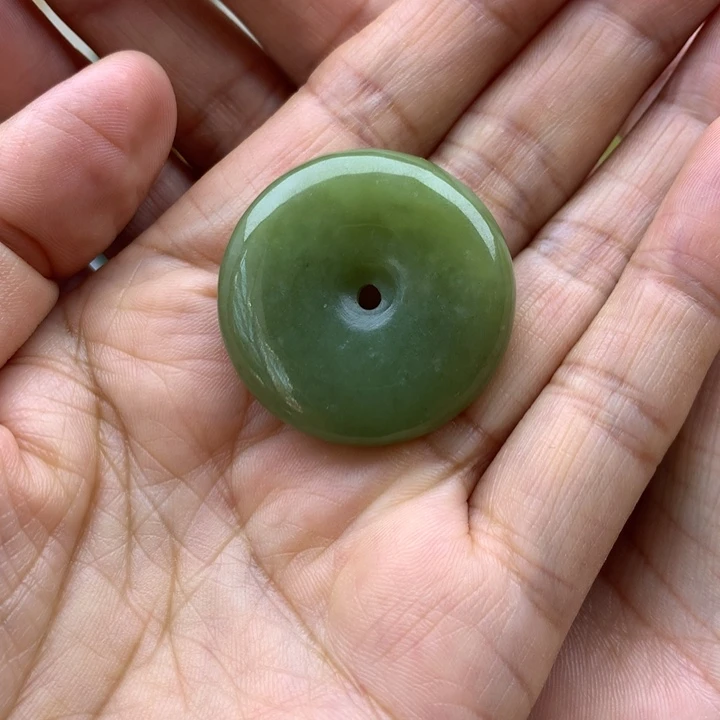 【闪购商品】透闪石质玉吊坠未镶嵌肖*桶