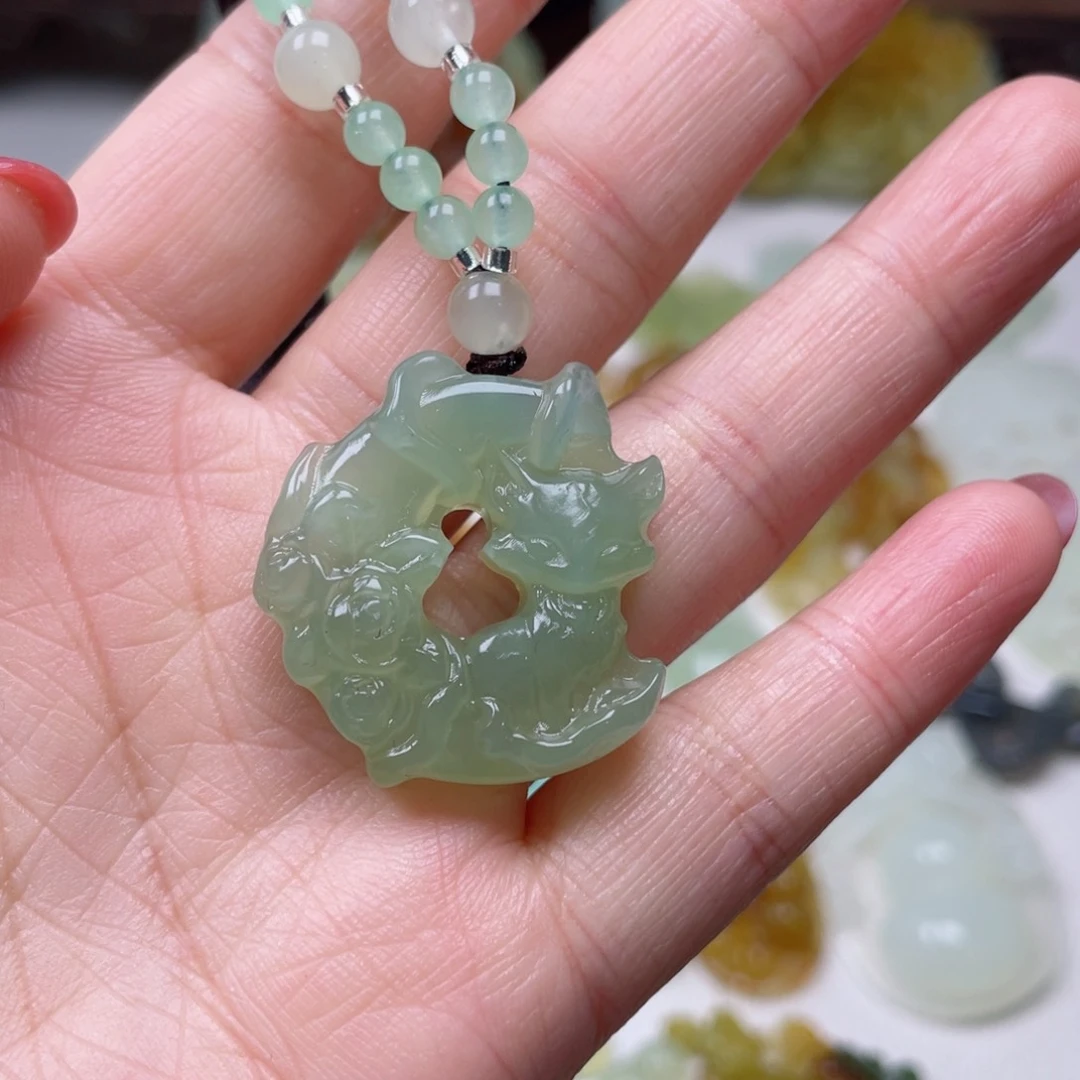 蛇纹石玉颈饰未镶嵌