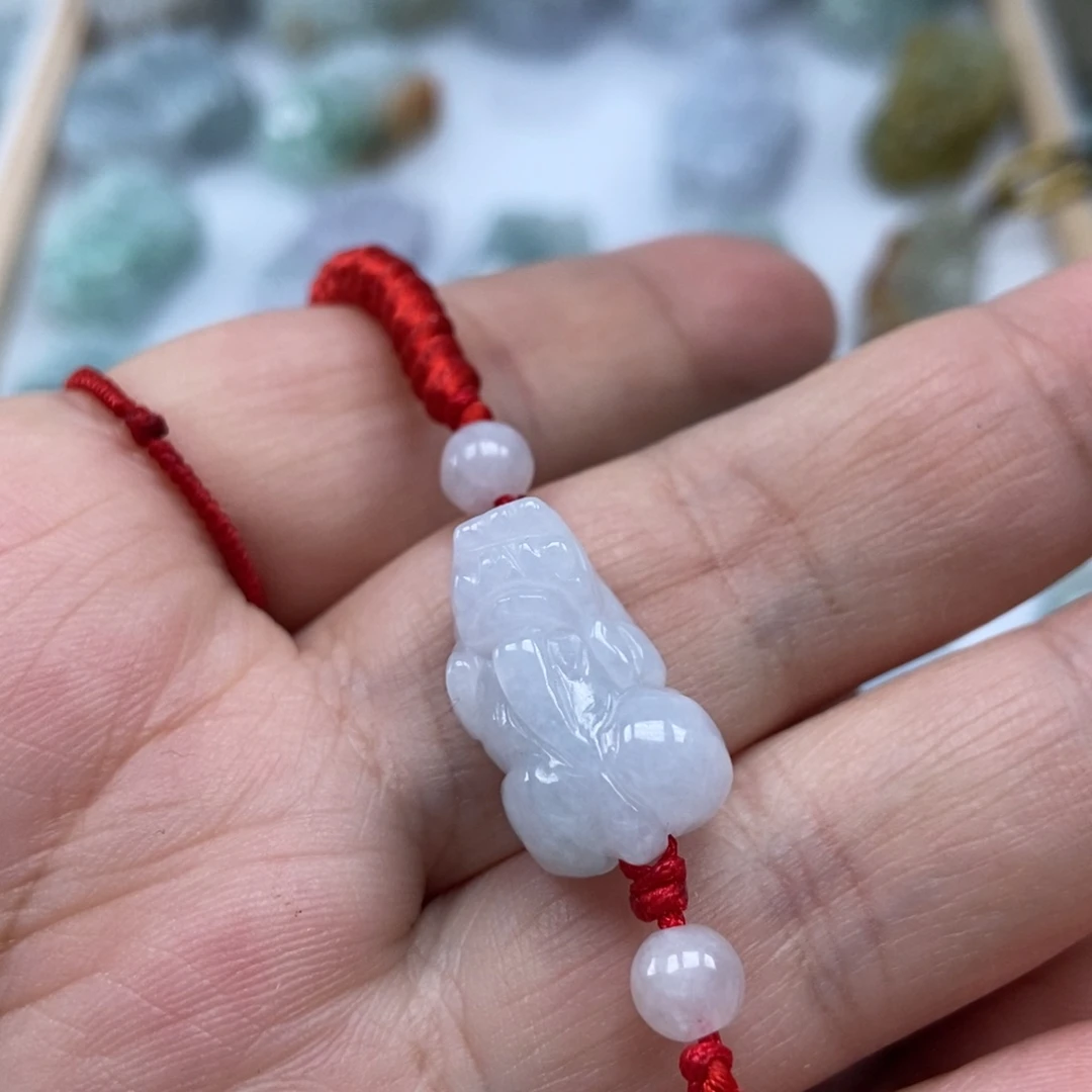翡翠未镶嵌颈饰如意貔貅
