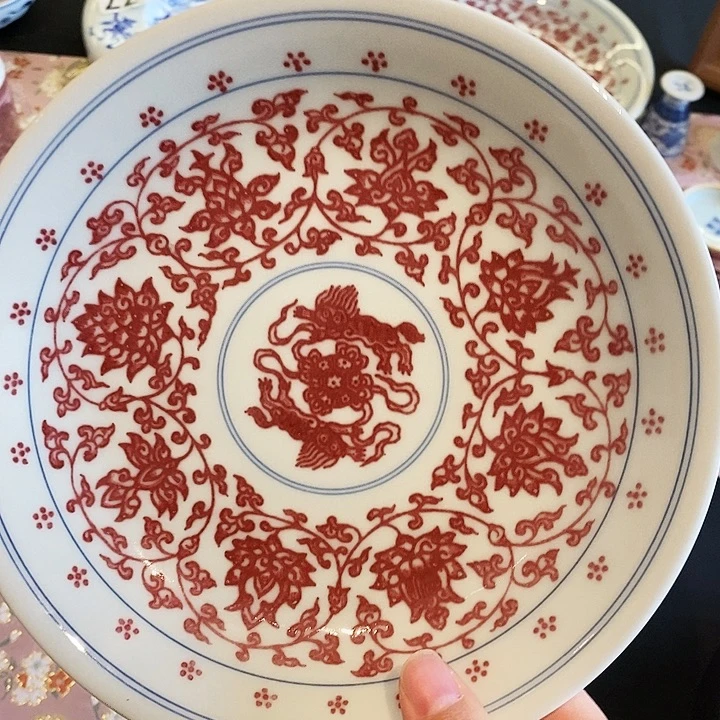 摆件釉里红瓷器…………