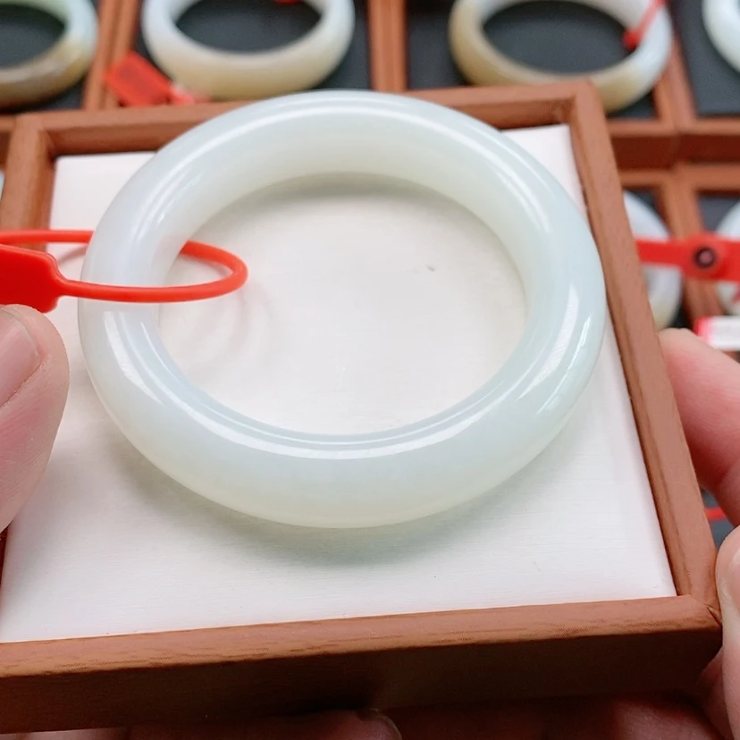 【闪购商品】未镶嵌手镯和田玉小*蚁