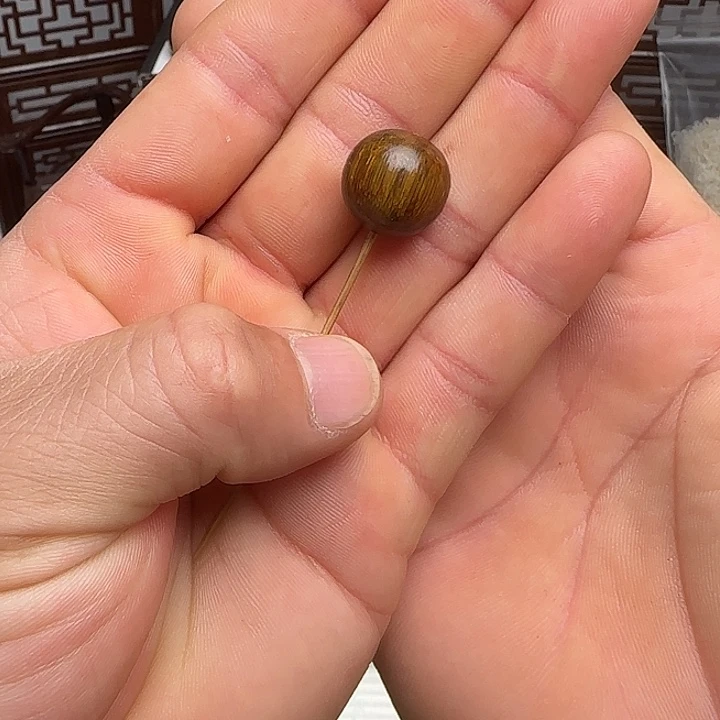 树脂只买单纯的吊坠，没带链子，属的性质。