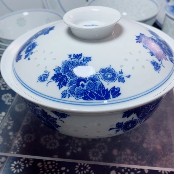 青花玲珑7寸盖碗牡丹花