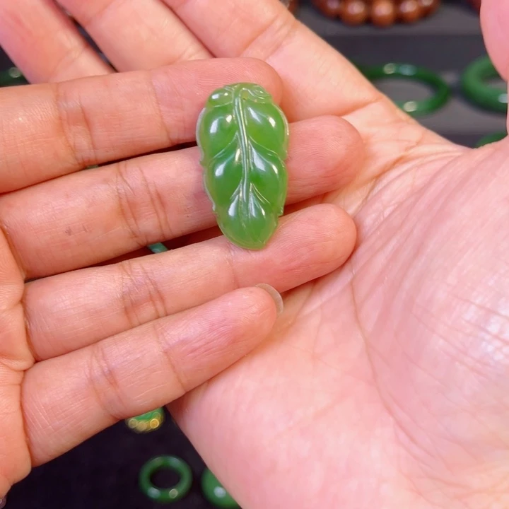 和田玉（碧玉）未镶嵌颈饰小**?