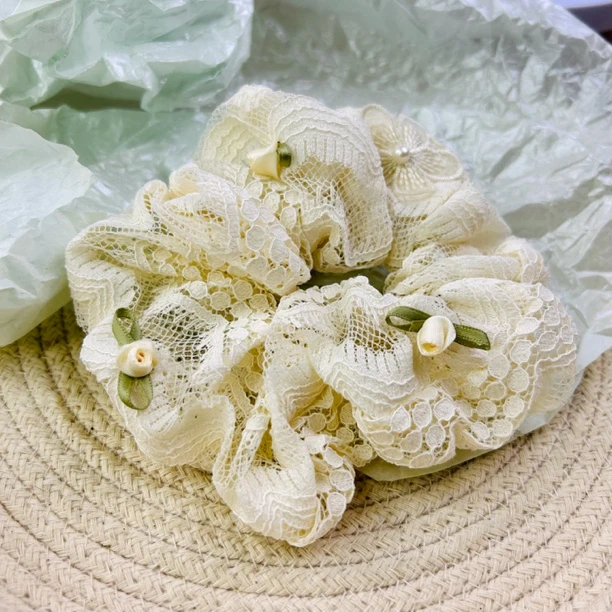 HC0019 米白色蕾丝碎花肠圈