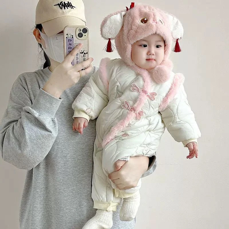 婴儿冬季衣服加绒宝宝加厚哈衣连体衣保暖外出冬装棉服外出服超萌