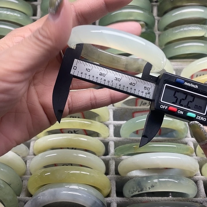蛇纹石玉未镶嵌手镯104