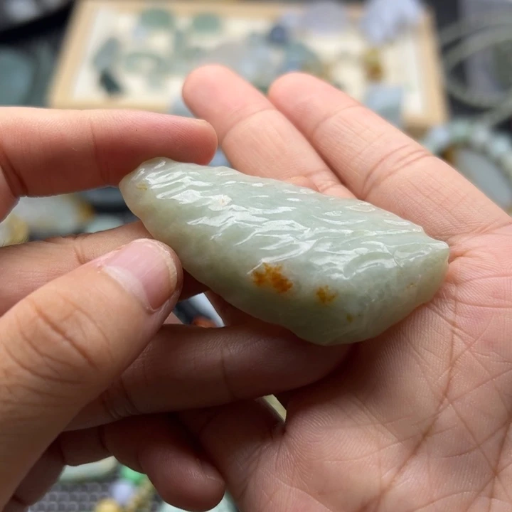 翡翠挂件未镶嵌毛料