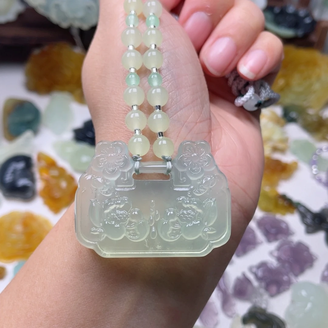 蛇纹石玉颈饰未镶嵌