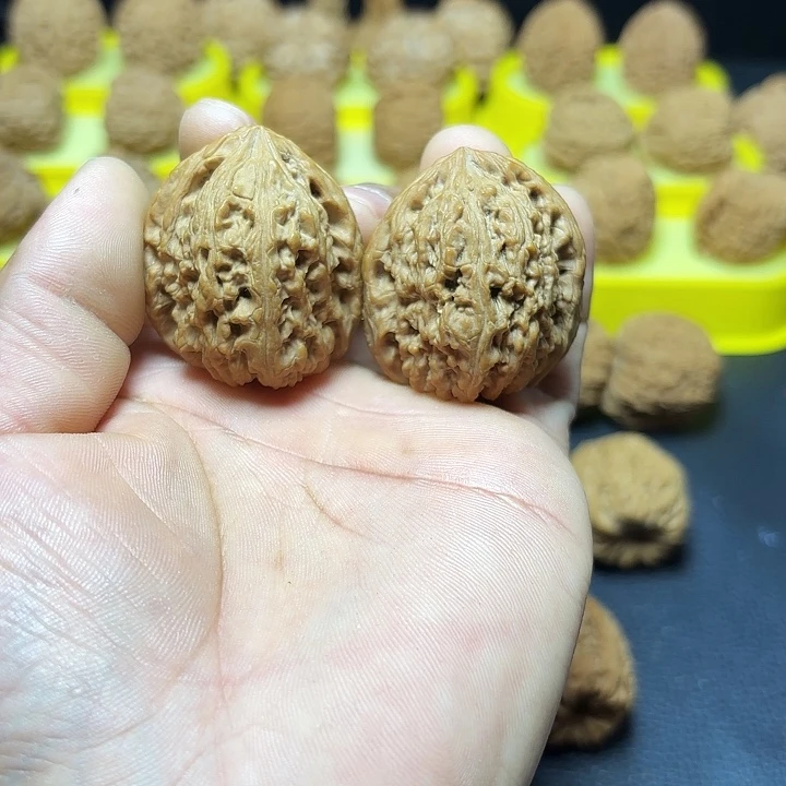 文玩核桃把件凹底高炮南疆石2