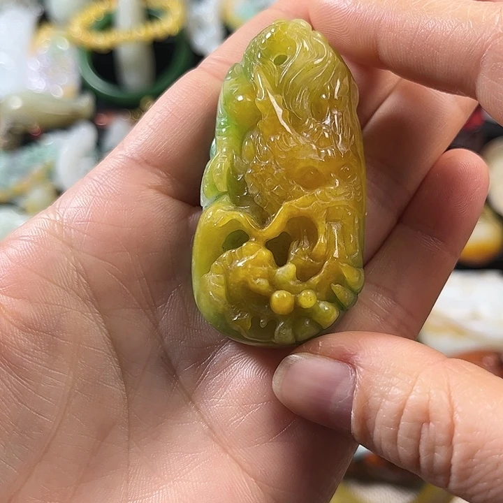 翡翠未镶嵌颈饰翡翠未镶嵌颈饰