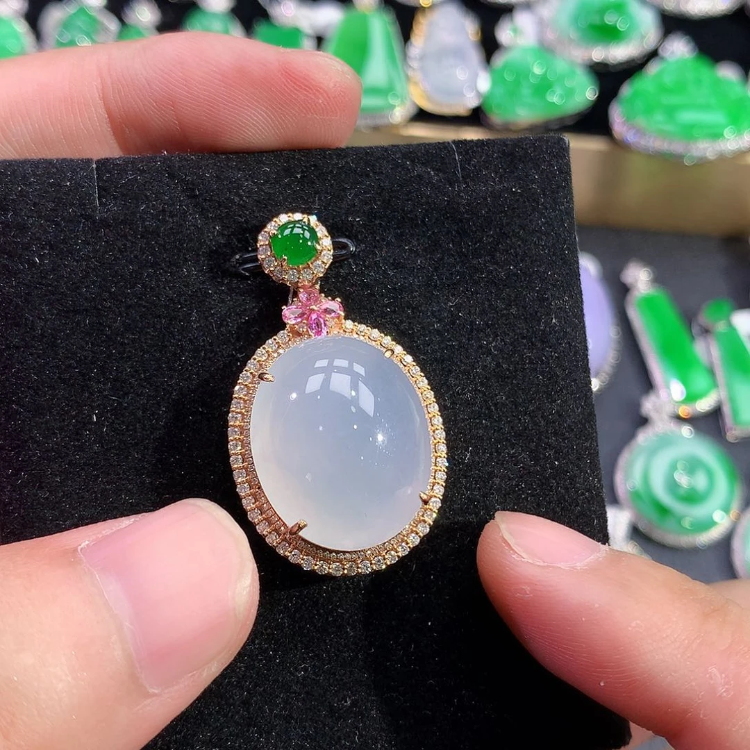 翡翠18K金镶嵌颈饰