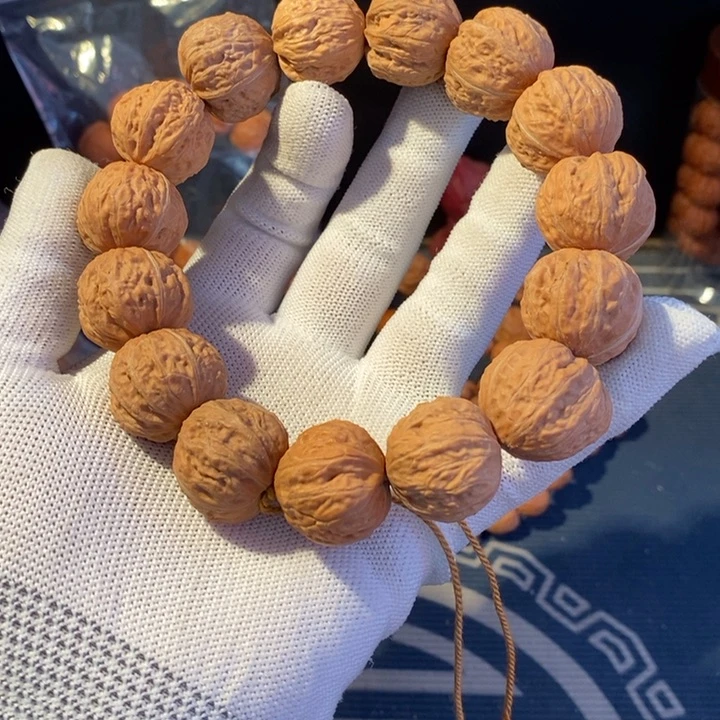 文玩核桃手串……30