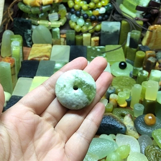 未镶嵌岫玉吊坠岫