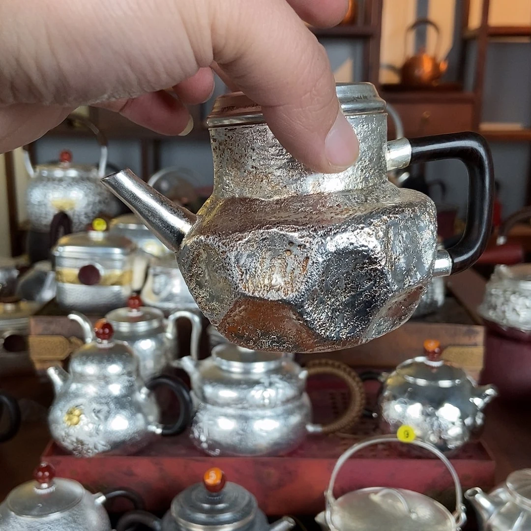 T***涛纯手工制作一铜壶制作