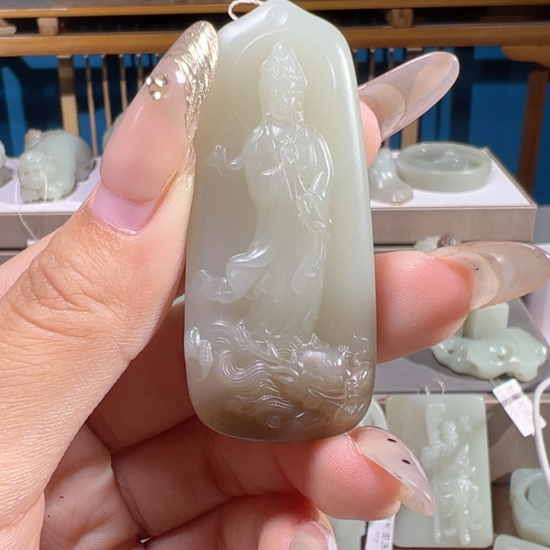 颈饰未镶嵌和田玉（糖玉）