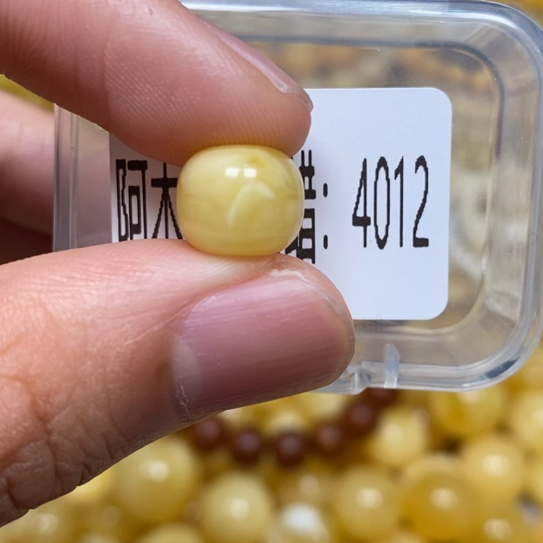 蜜蜡未镶嵌珠宝奇石4012