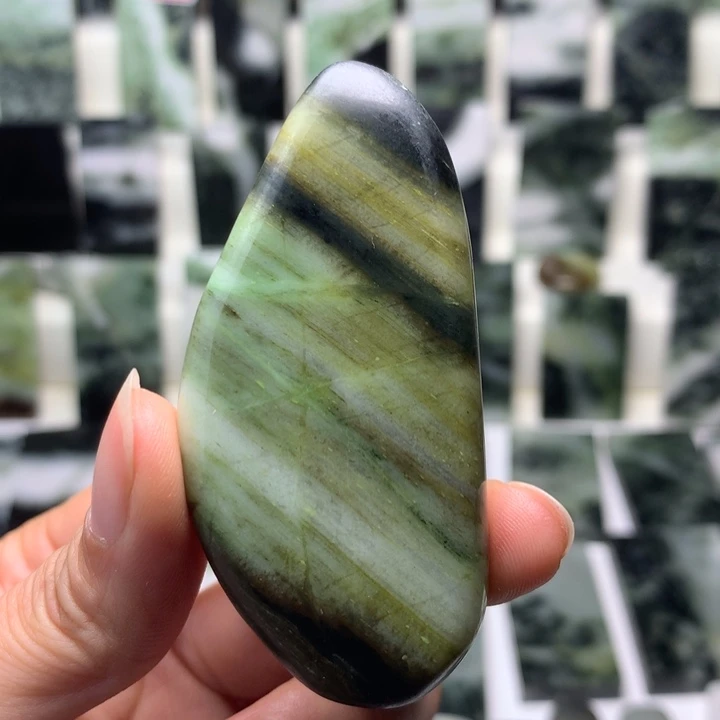 独山玉颈饰未镶嵌