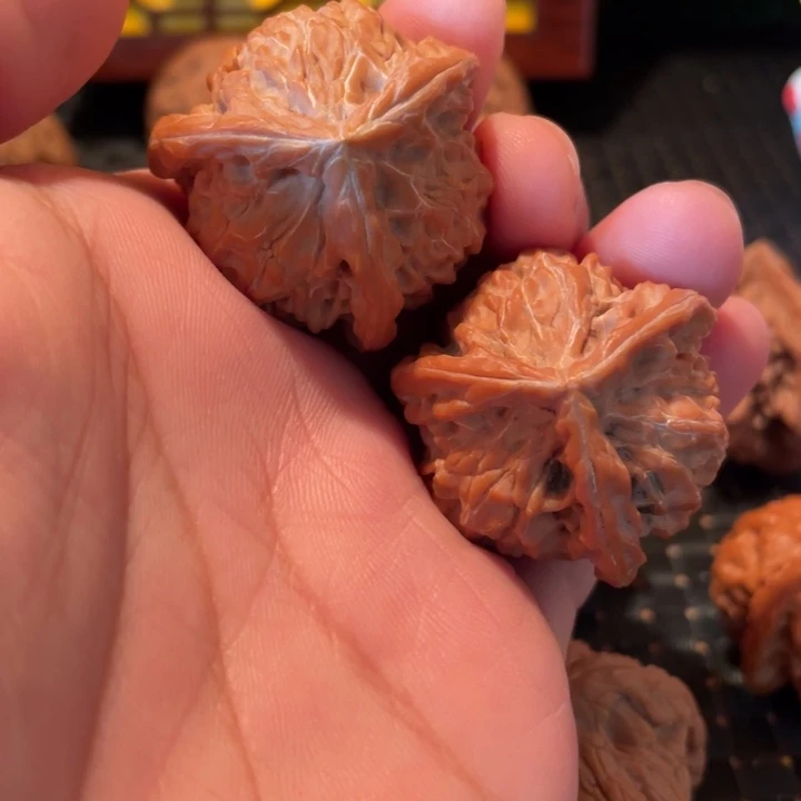 @***王吊坠文玩核桃盘山三愣