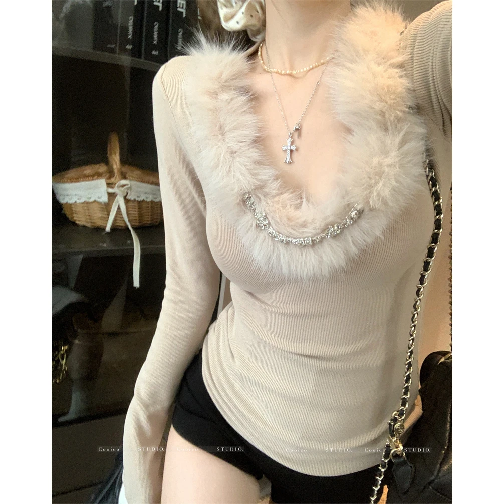 韩系v领毛毛拼接重工镶钻T恤女时尚百搭纯欲风辣妹修身显瘦上衣服