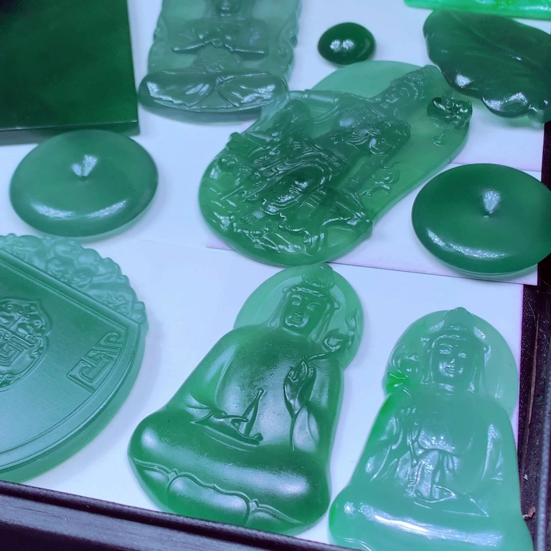 墨****定制翡翠未镶嵌天然翡翠A货毛货挂件