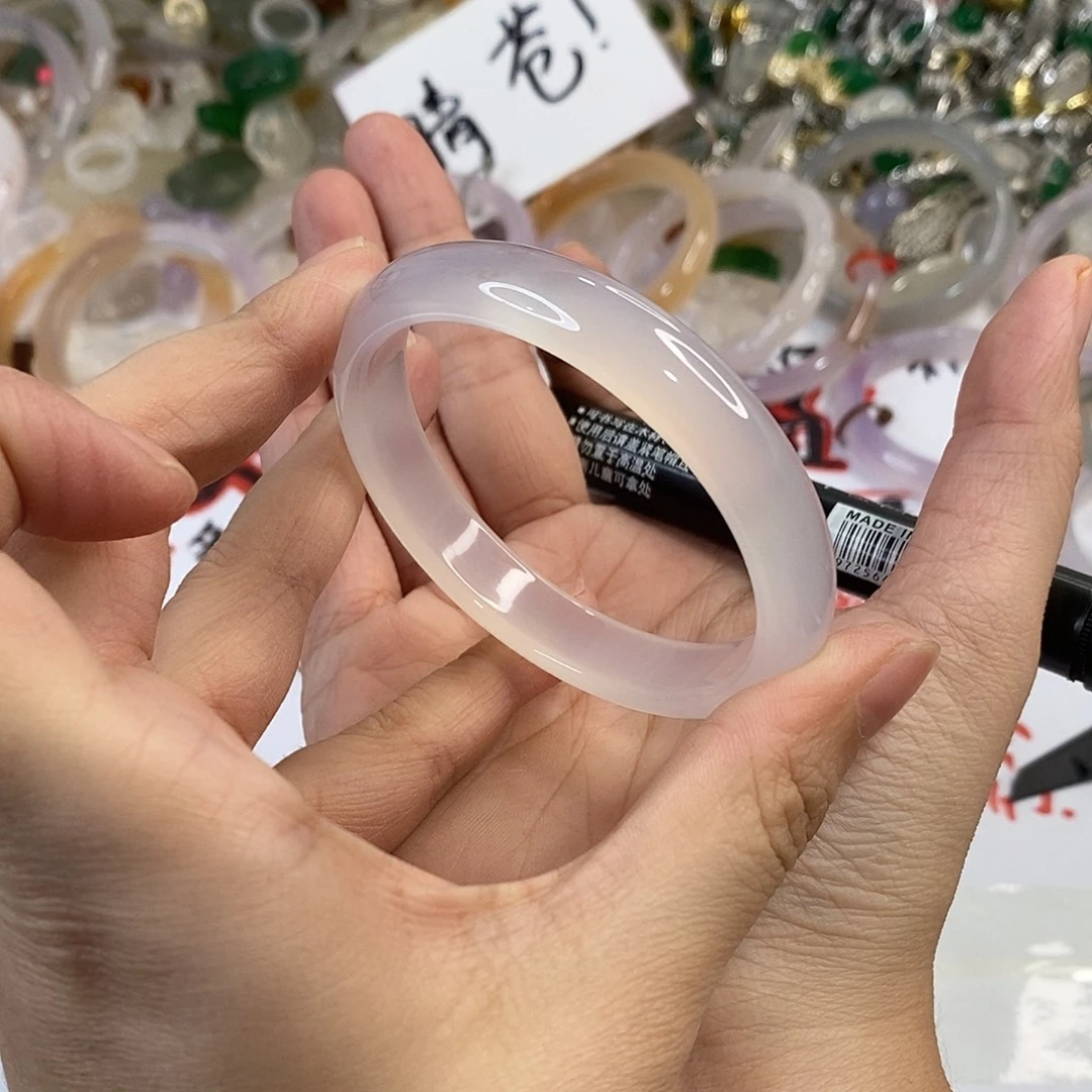 玛瑙/玉髓未镶嵌手镯A204。 56.3圈