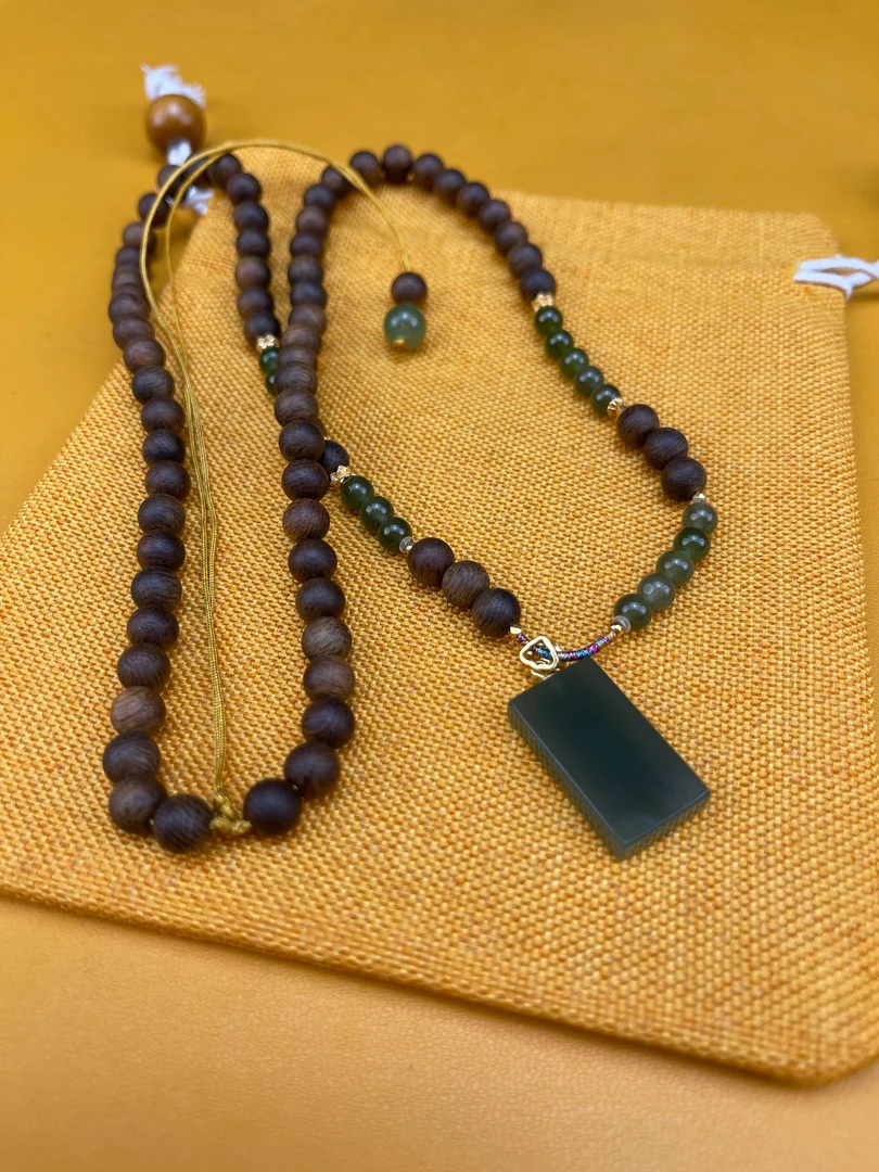 沉香1242沉香和田玉吊坠6mm+S925银无礼盒多样性发其一