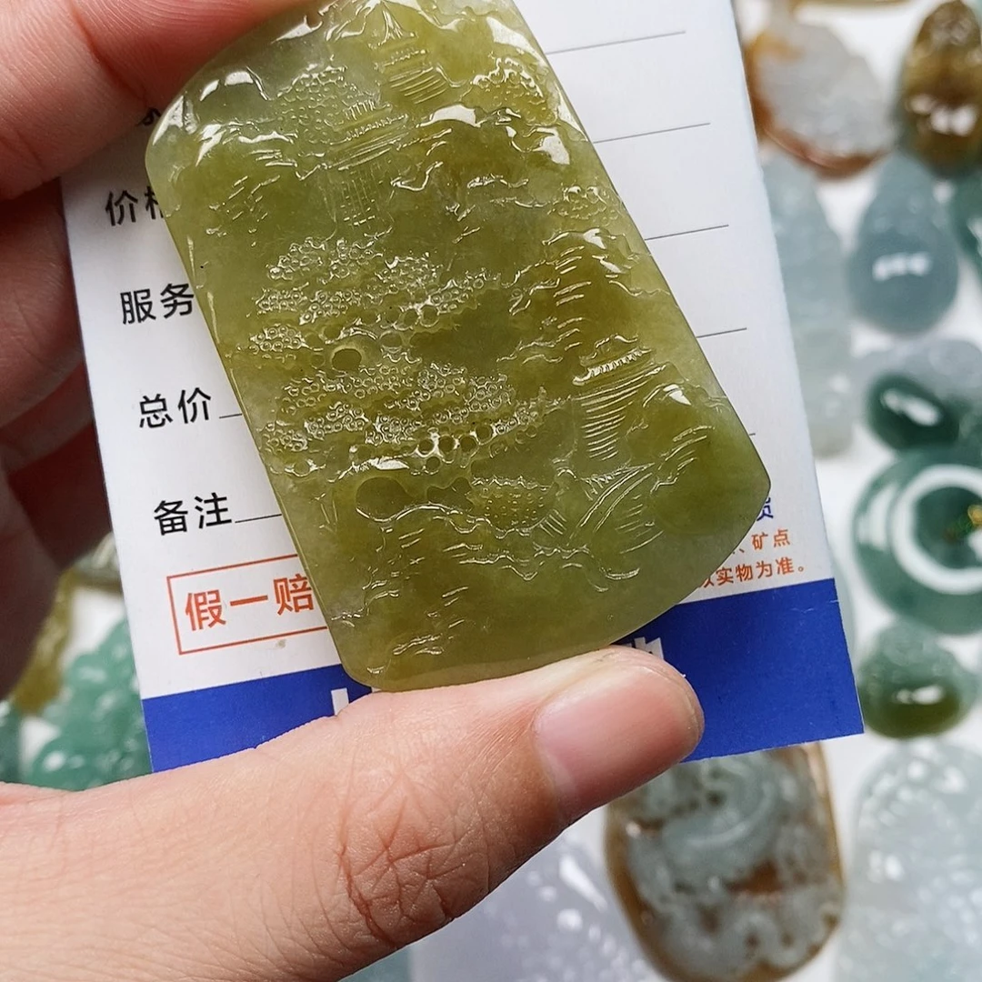 翡翠未镶嵌颈饰山水